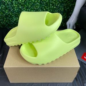 YEEZY SLIDES (GLOW) (Sz 10)